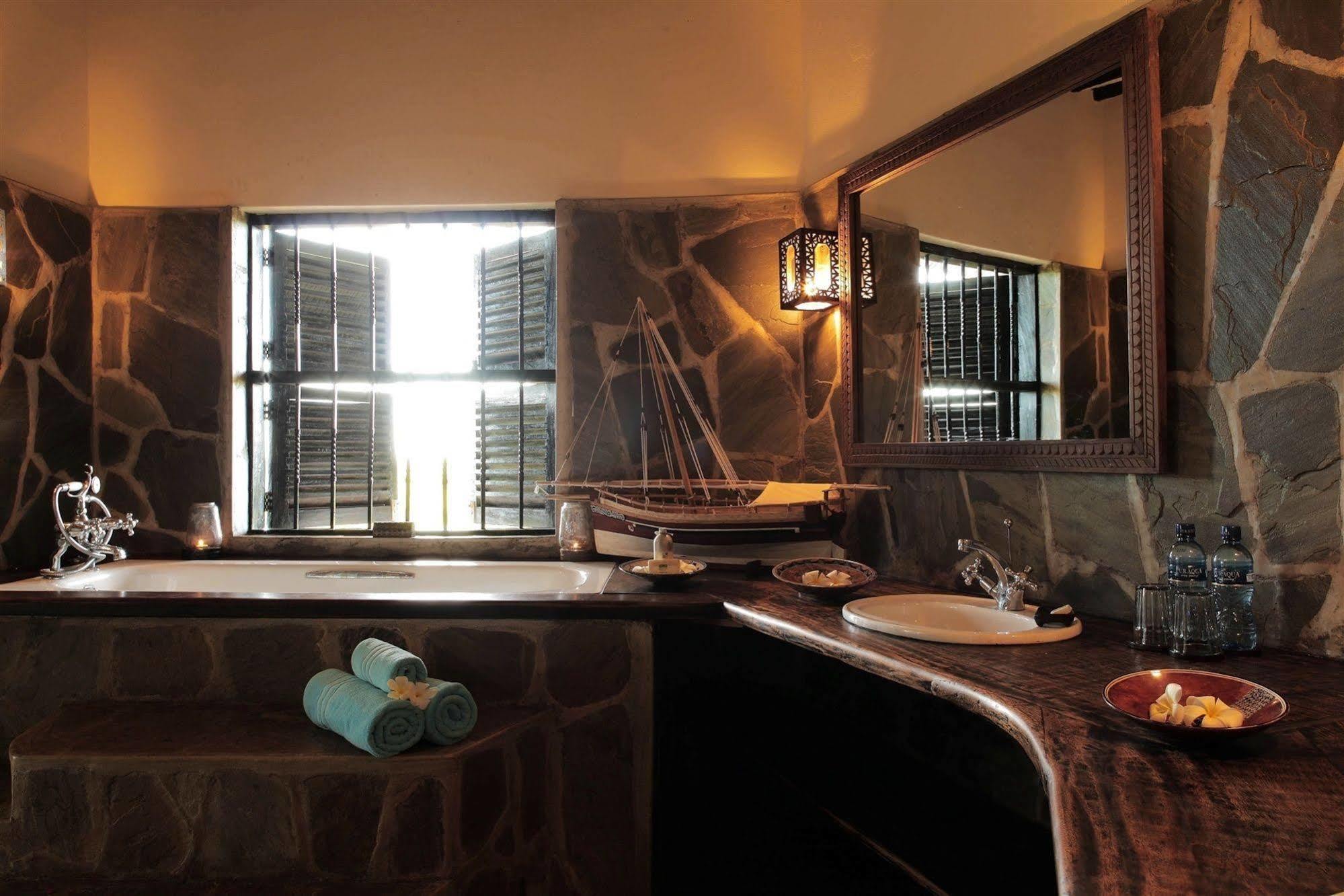 Kinondo Kwetu Hotel Diani Beach Buitenkant foto